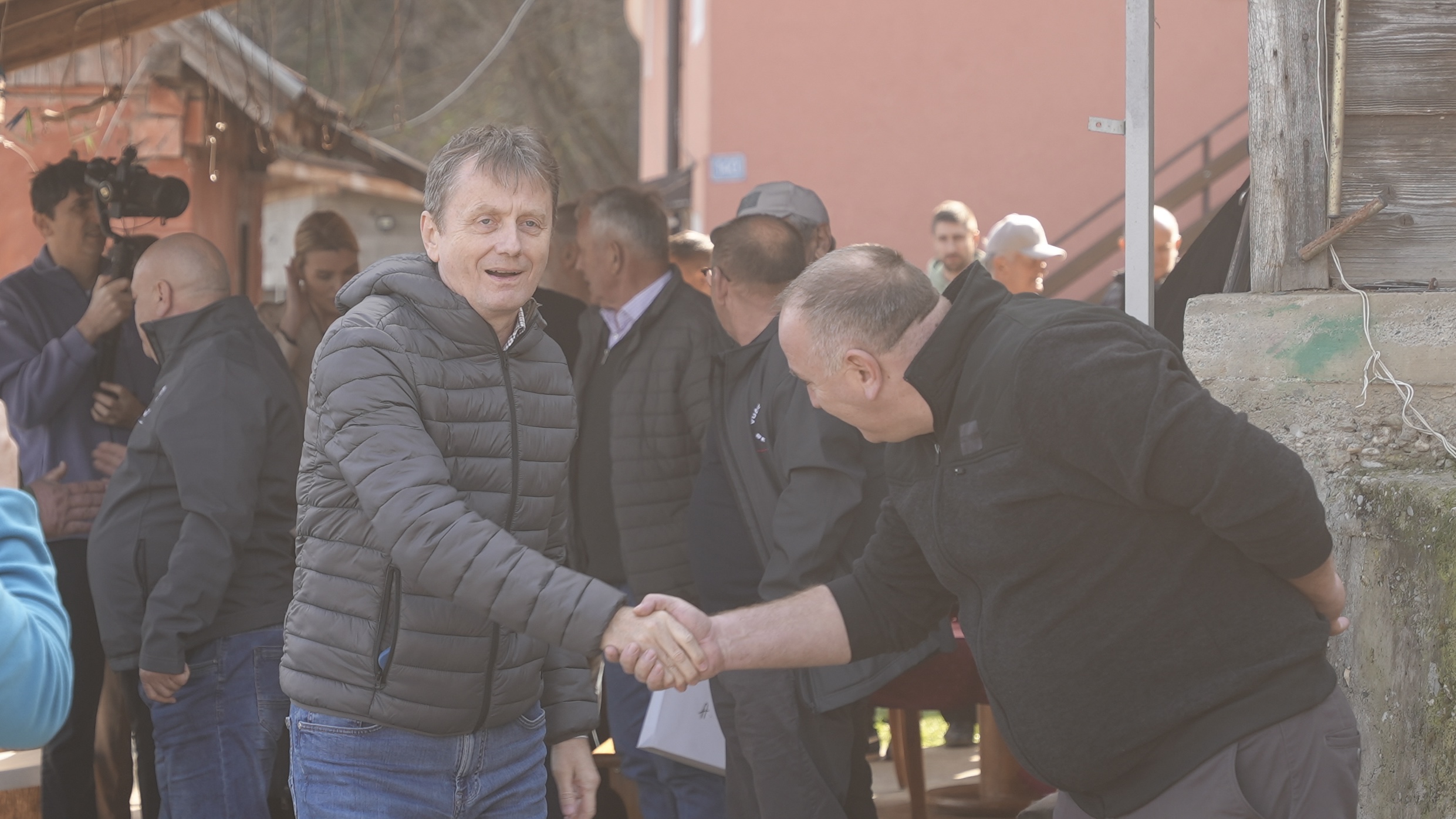 Gradi se put u selu Beserovina / foto: RINA
