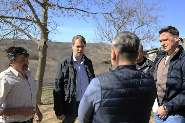 Ko hoće da radi može lepo da živi, ko neće - džaba mu sve: Milko je domaćin koji sa porodicom obrađuje 13 hektara zemlje u srcu Šumadije, ovo je njegova poruka (FOTO)