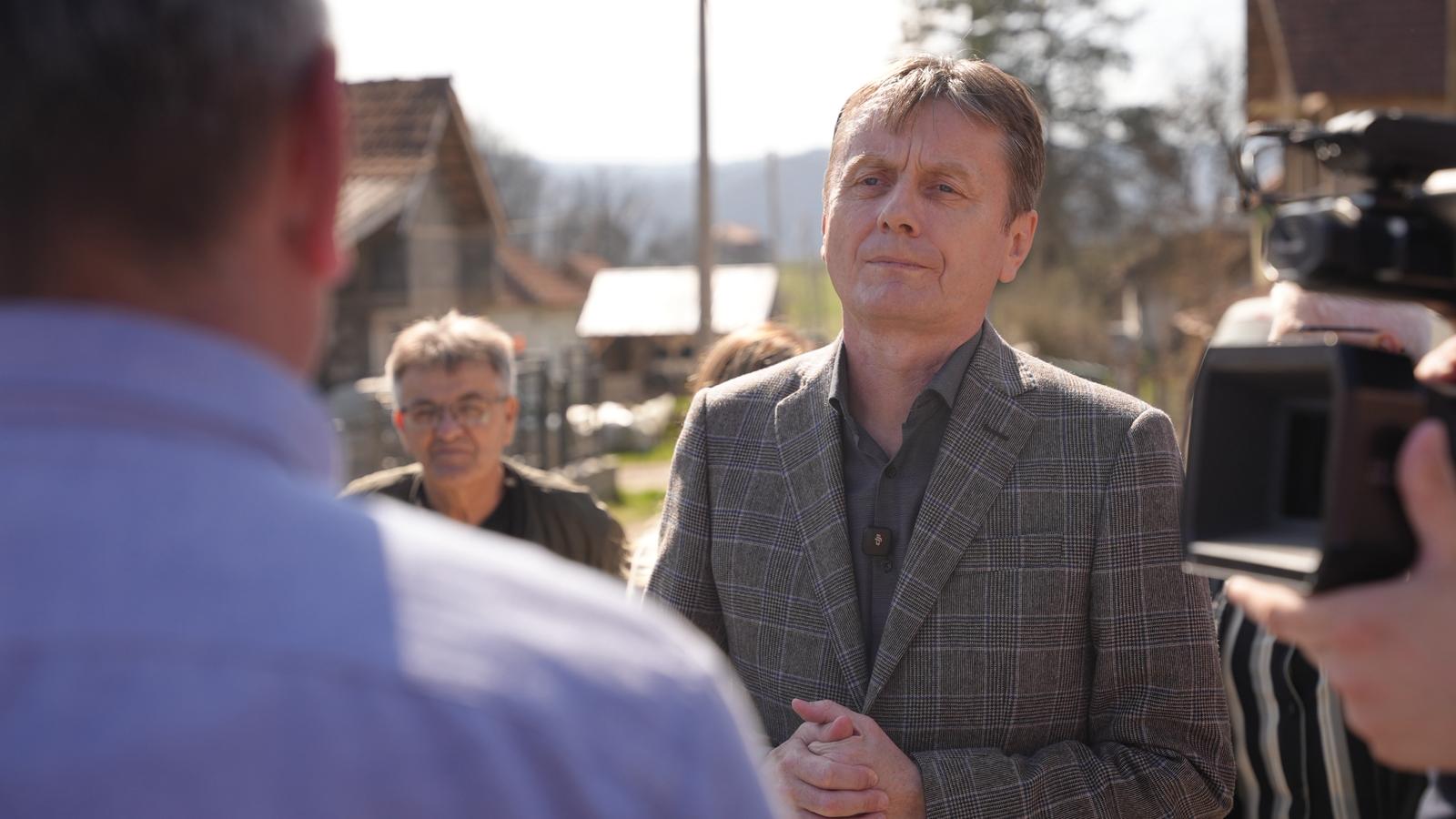 Dobro je i vraća se u radnu formu: Ministar Glišić otkrio zdravstveno stanje Zorana Drobnjaka i najavio - čeka ga puno posla, rade se putevi po čitavoj Srbiji 
