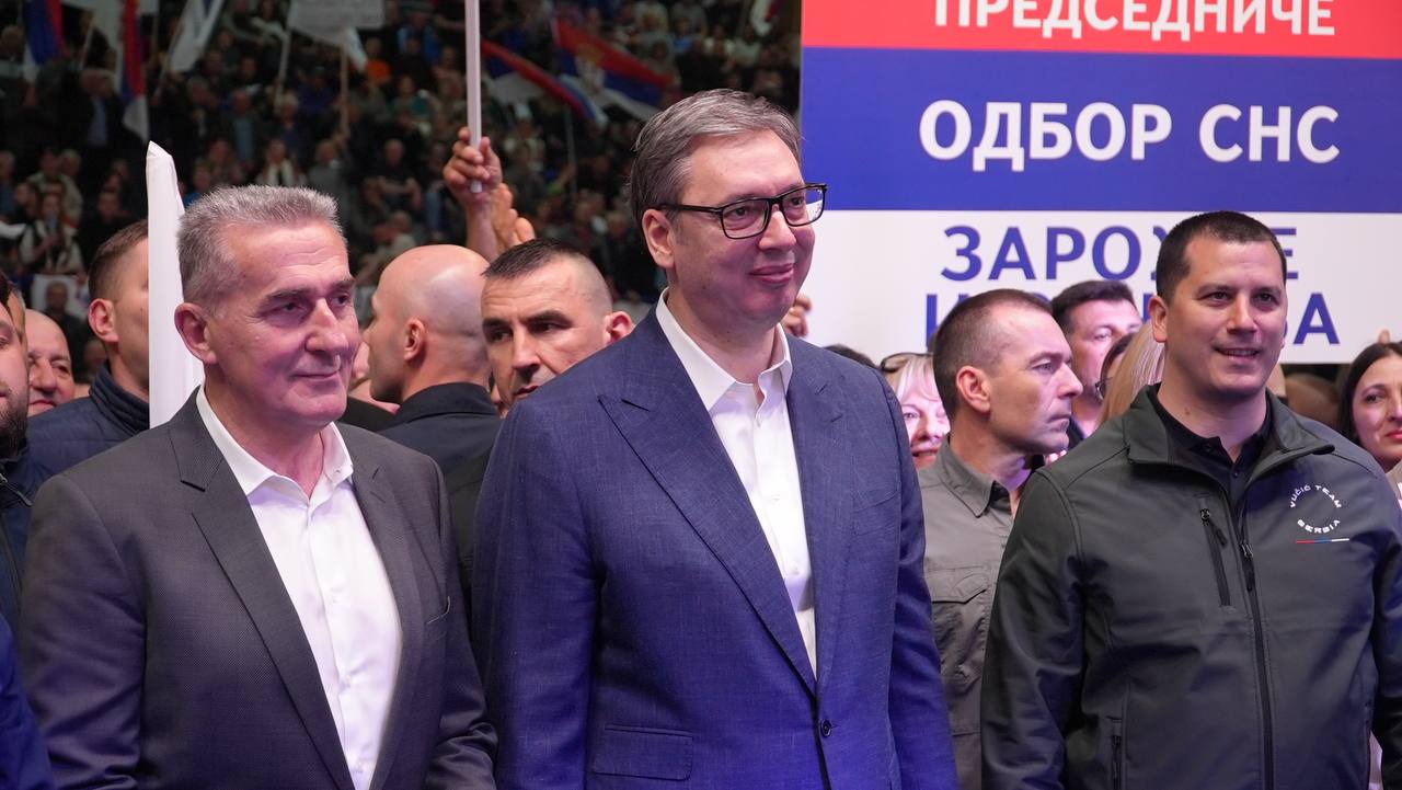 Hteli su da nas unište ali nisu uspeli, sačuvali smo našu Srbiju: Vučić pred nekoliko hiljada ljudi u Bajinoj Bašti - dočekan kao kralj uz gromoglasne aplauze i ovacije (FOTO)(VIDEO)