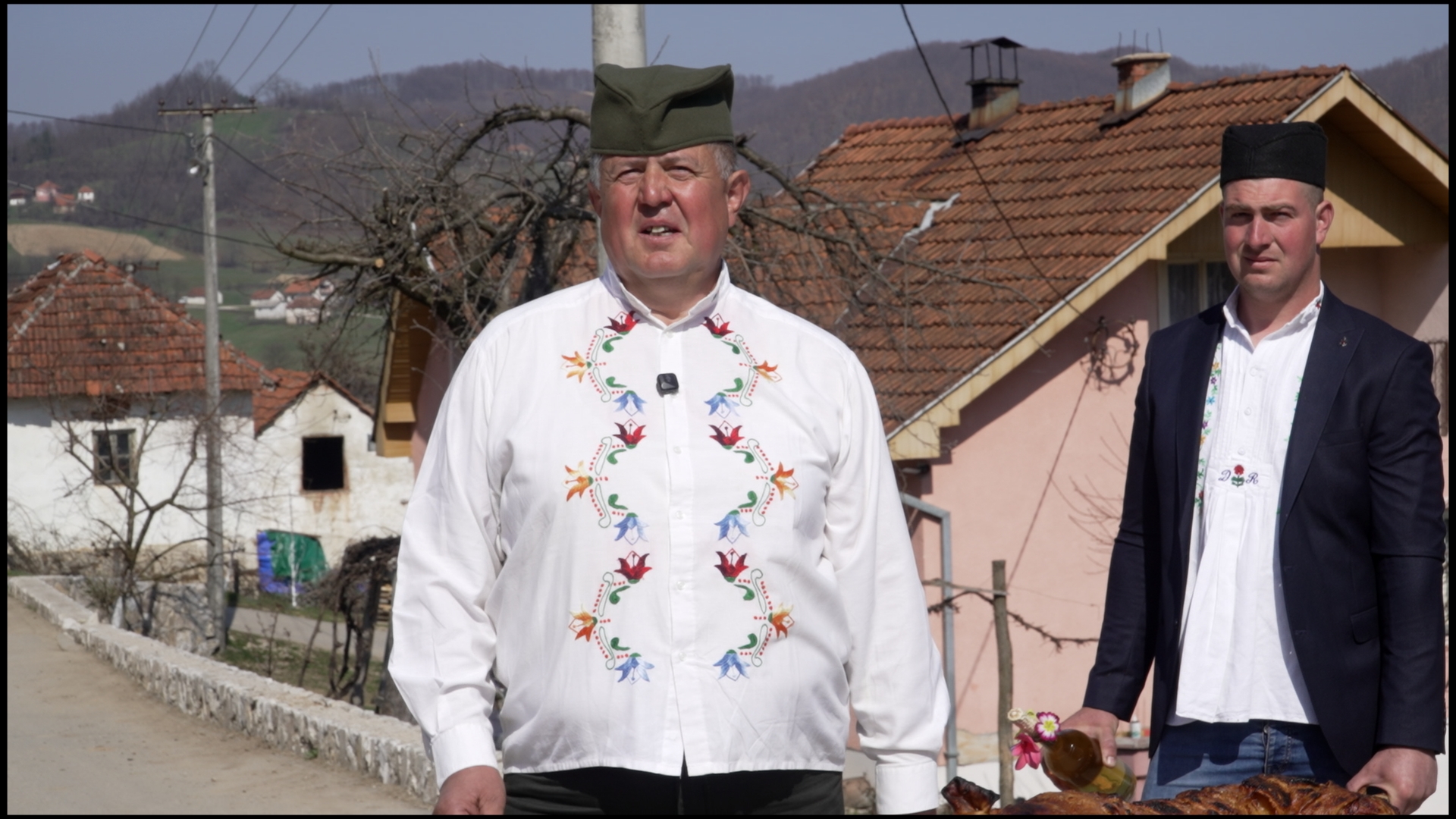 Mikan iz Kotraže spremio vruće pečeno prase i domaću rakiju za predsednika Vučića/ Foto: RINA