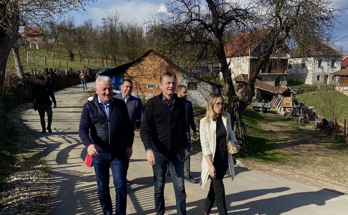 Gledali smo u nebo i molili Boga da ne dune vetar: Rešen veliki problem u selu Markovica - izgrađen novi dalekovod dugačak tri kilometra