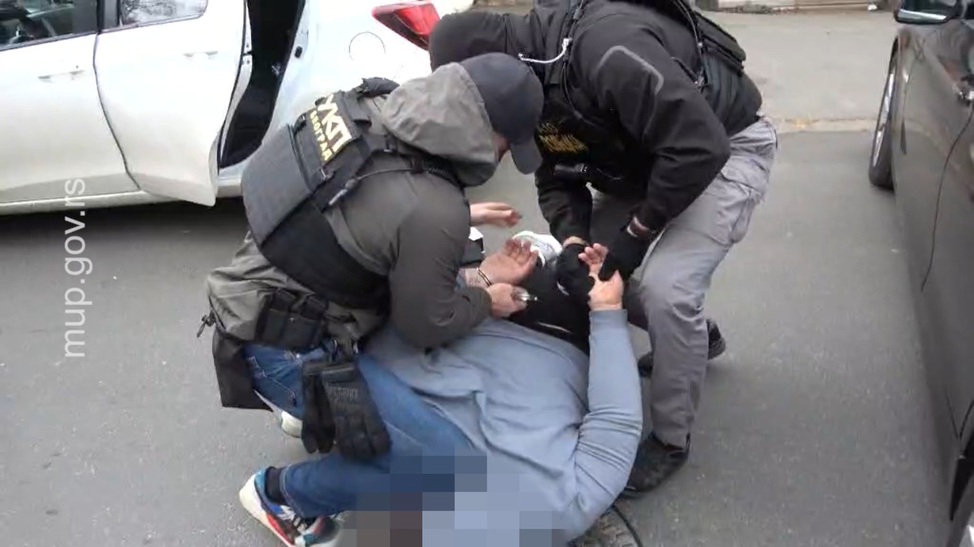 Bomba bačena na lokal u Zemunu: Policija uhapsila mladića (23)