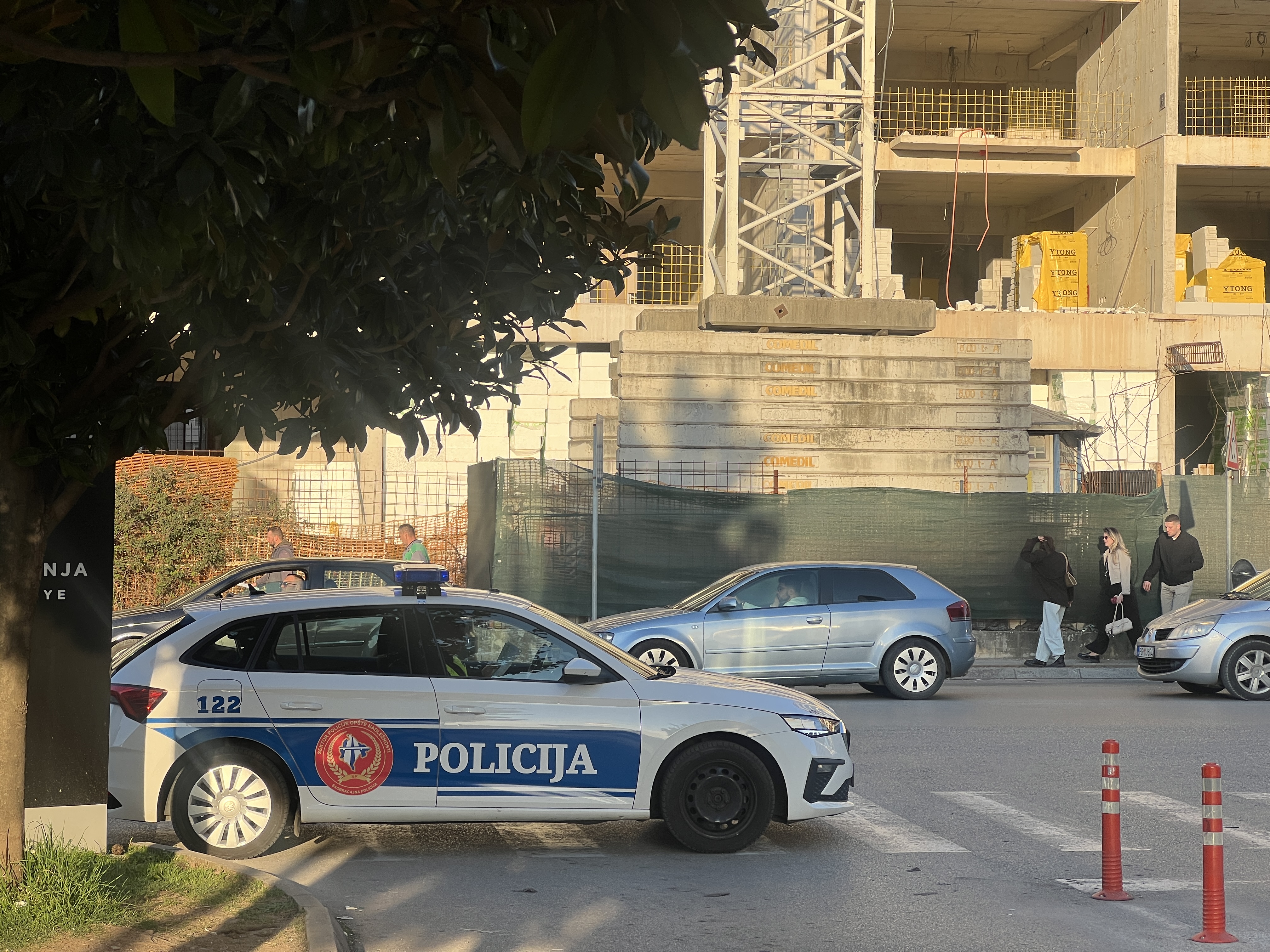 Mladić poginuo, dve osobe teško povređene: Težak vikend na crnogorskim putevima, uhapšeno ukupno 89 bahatih vozača