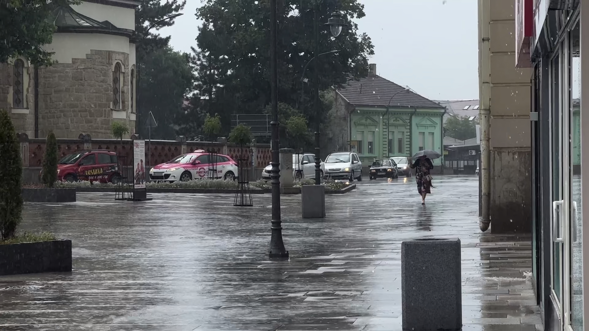 Sprečen potop na ulicama Čačka: Čiste se sve slivne rešetke zbog najavljenih obilnih padavina