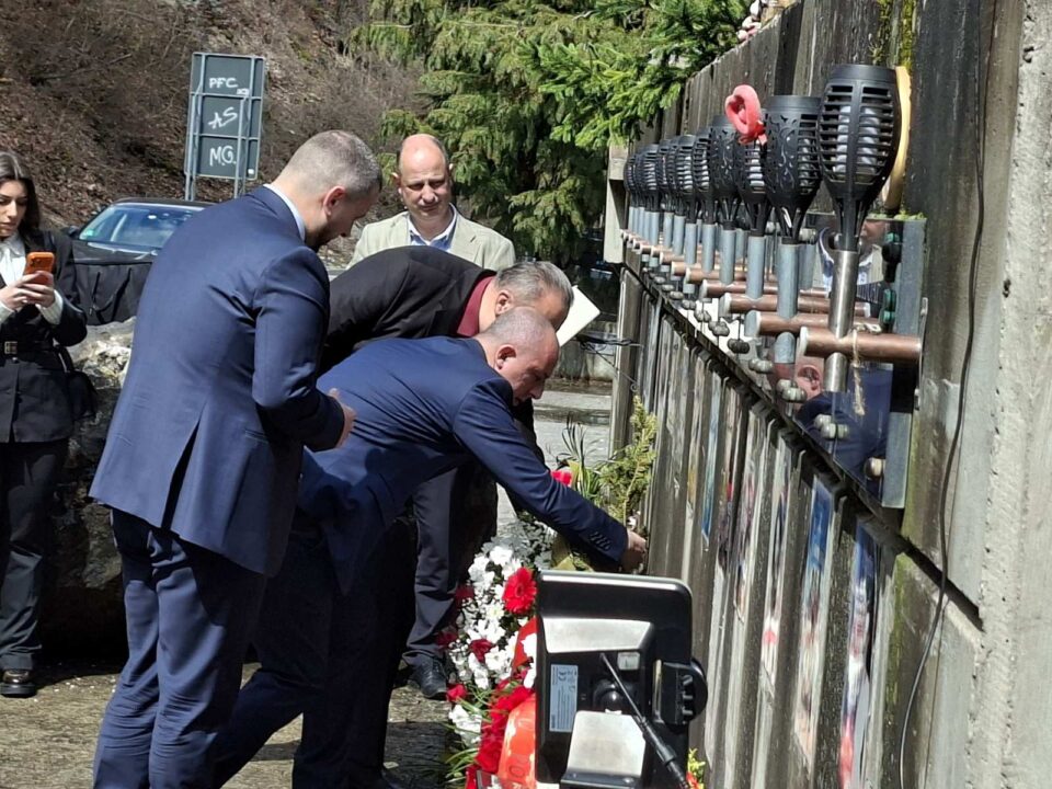 Izvlačili smo ih na krov autobusa i skakali u vodu da ih spasimo: Sećanja na tešku tragediju ne blede - 12 bugarskih đaka stradalo kod Prijepolja, danas tu spomenik visok 11 metara
