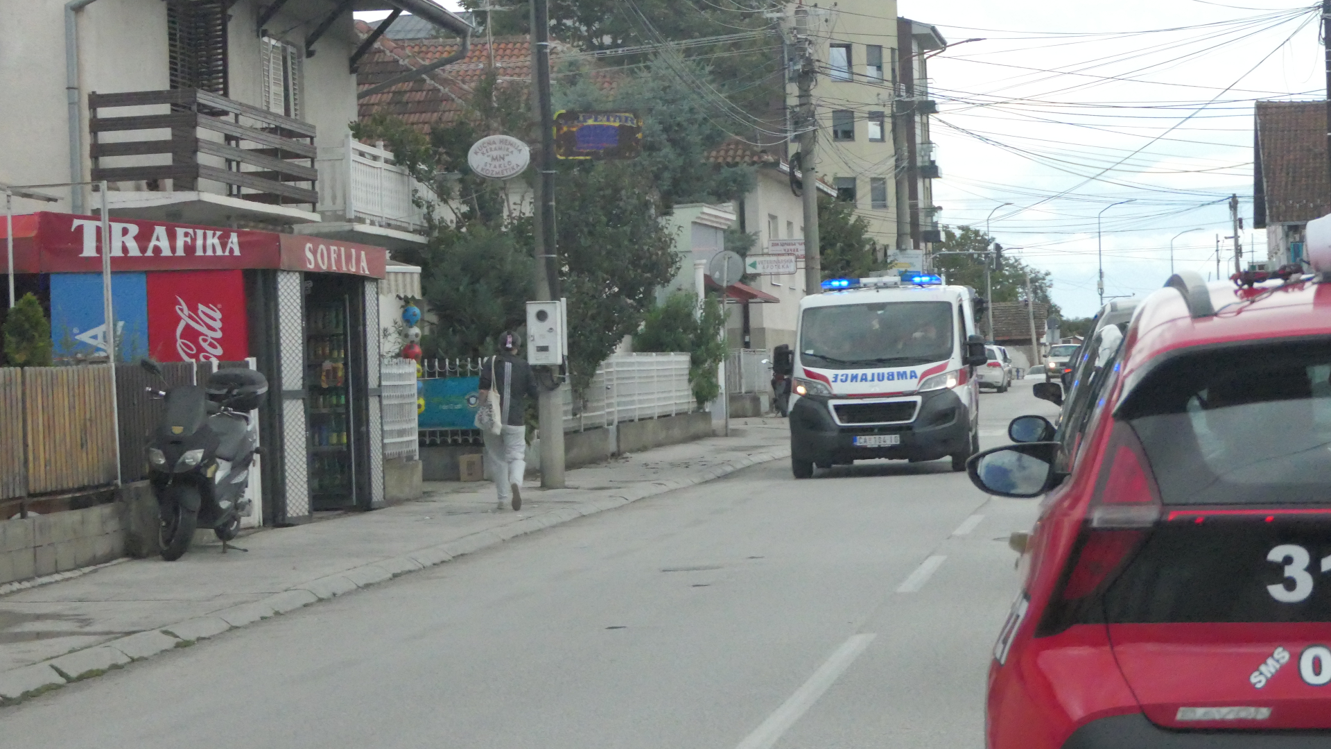 Tragedija u Čačku: Mlađi mušakrac skočio sa zgrade na Ljubić keju