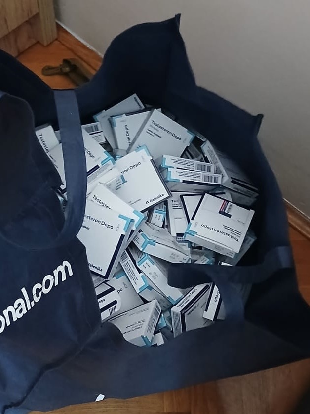 Otkriven ilegalni lanac lekova: U stanu u Baru pronađeno još 2.406 kutija, ukupno zaplenjeno skoro 4.000 medikamenata/ Foto: UP Crne Gore