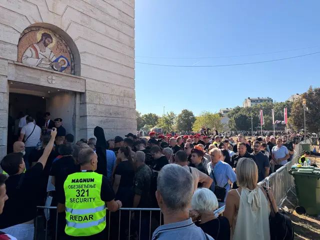 Reke ljudi pristižu danas u Beograd / foto: RINA