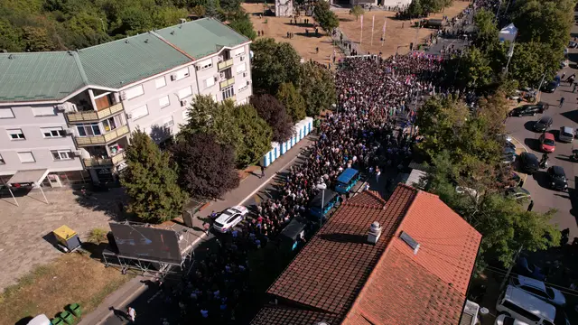 Reke ljudi pristižu danas u Beograd / foto: RINA