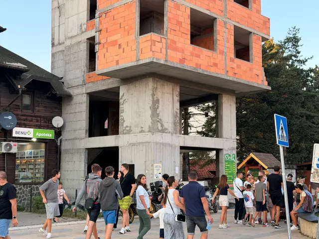 Neobična građevina u centru Zlatibora i ovog leta privlači pažnju prolaznika/ foto: RINA