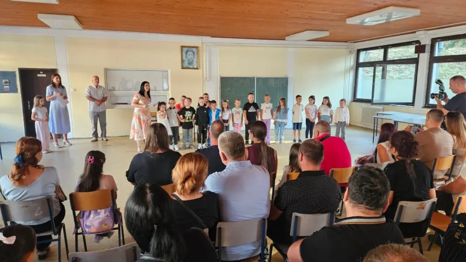 Ukupno 308 đaka prvaka selo u školske klupe u Prijepolju: Opština za kupovinu rančeva i udžbenika izdvojila pet miliona dinara