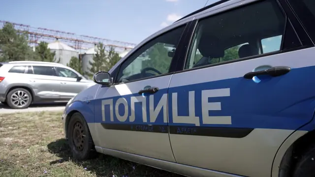 Neobičan automobil pored puta/ Foto: RINA