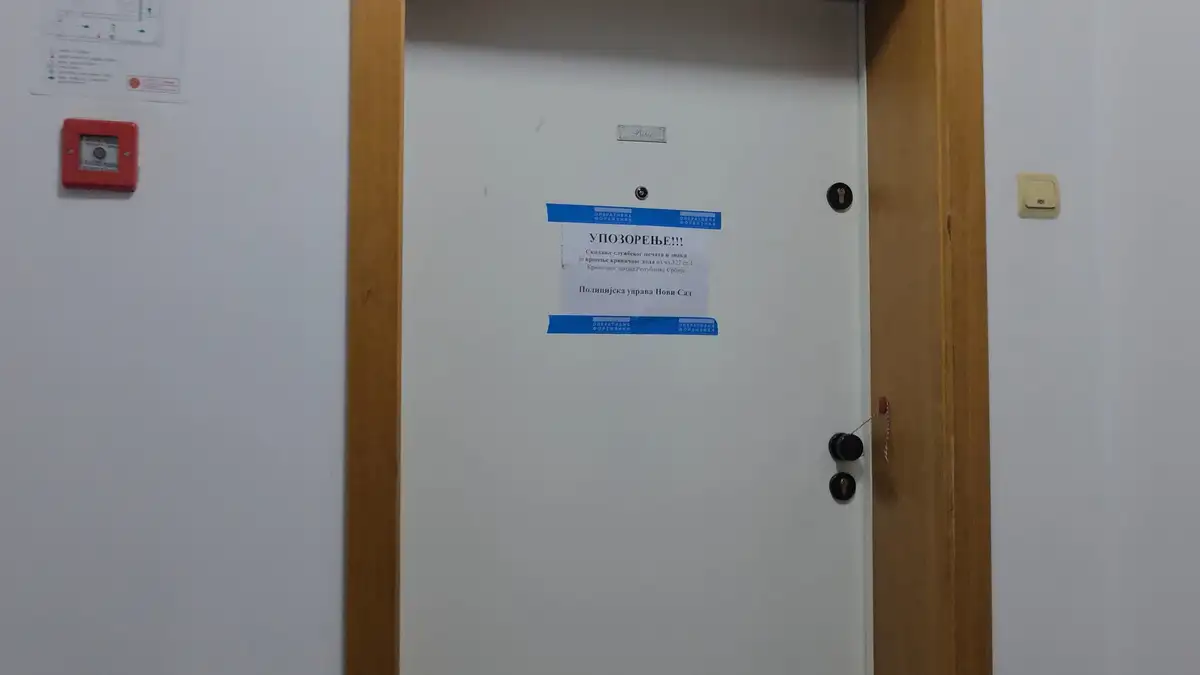 Iza ovih vrata dogodio se stravičan zločin: Sin ubio majku u centru Novog Sada, svemu prethodila žestoka svađa (FOTO)(VIDEO)