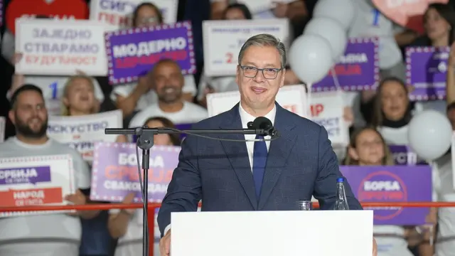 Vučića u Čačku dočekalo na hiljade ljudi / foto: RINA 
