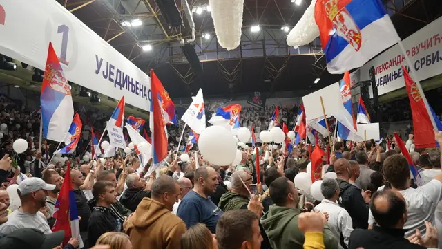 Vučića u Čačku dočekalo na hiljade ljudi / foto: RINA