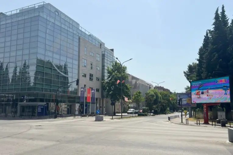 Građani Crne Gore traže svoje pare: Banke nezakonito naplatile milione eura za naknade za obrade kredita - država sada o tome ćuti