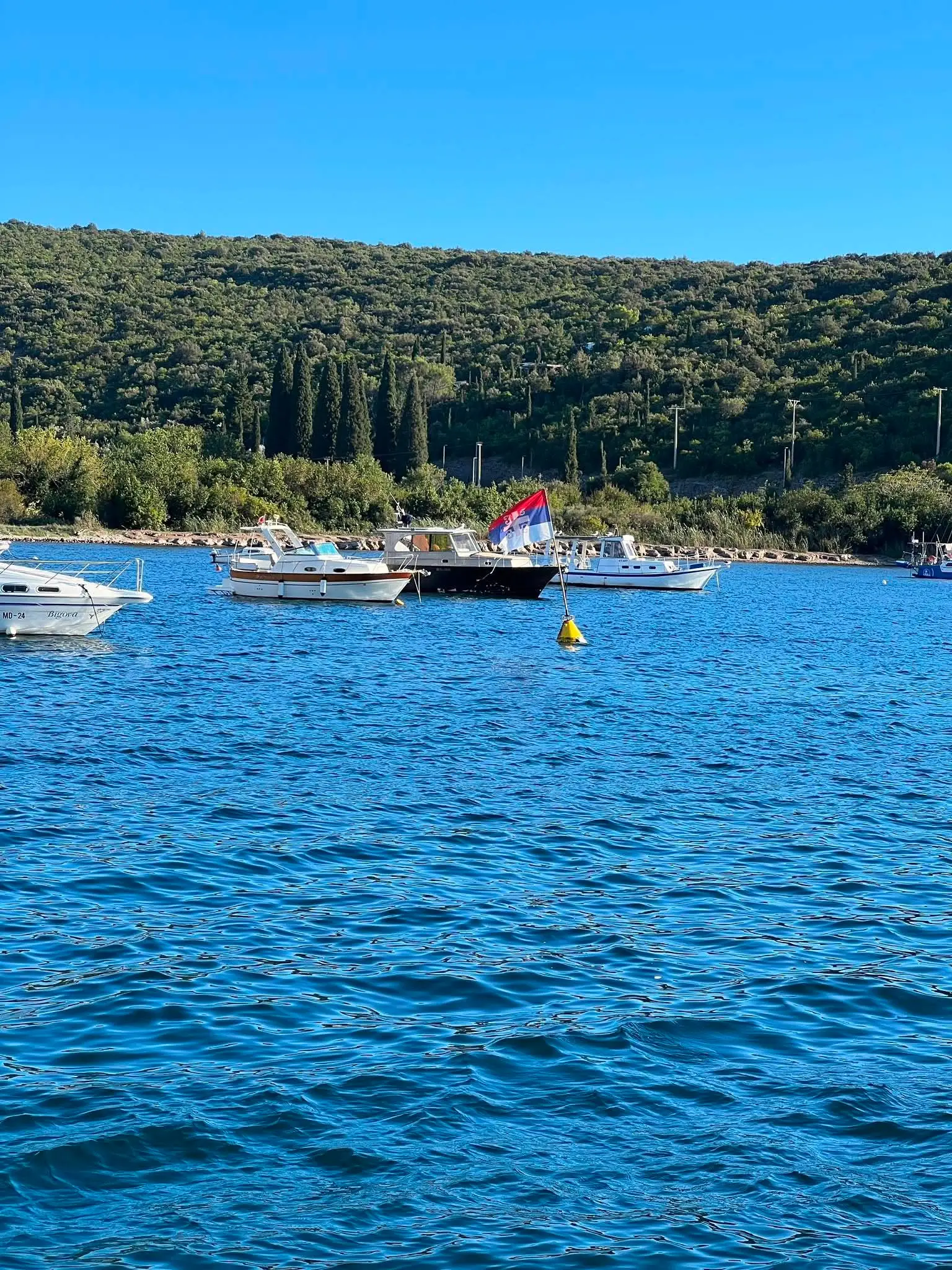 Ovde kao da je vreme stalo: Skriveno selo na Crnogorskom primorju je raj na zemlji, usred vode nalazi se poseban detalj (FOTO)