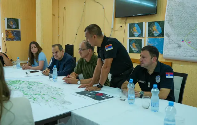 Gašenje požara u Deliblatskoj peščari uz pomoć ruskog aviona Iljušin - Foto: Ministarstvo unutrašnjih poslova Srbije