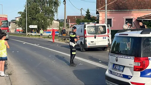 Vozilo Hitne pomoći udarilo ženu u Čačku / foto: RINA 
