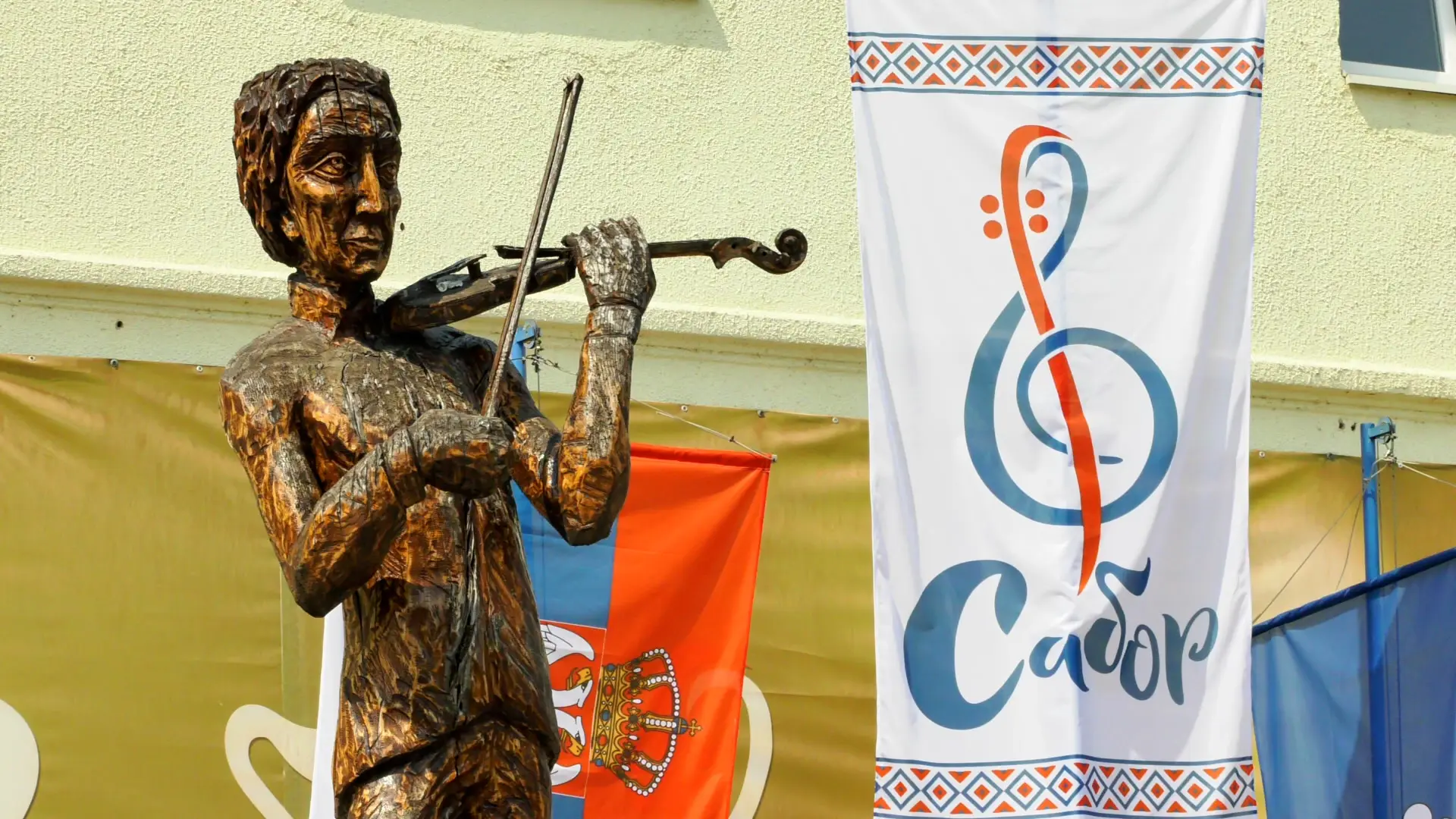 Porcija svadbarskog kupusa 600 dinara, parking ne sme biti skuplji od 300: Nema divljanja cena na Saboru violinista - od sutra su Pranjani najveselije selo u Srbiji