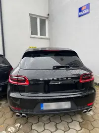 Policija oduzela luksuzni "porše makan" sa srpskim tablicama: Pretresi u šest gradova, pronađeni pištolji, puške, municija i 33.100 evra (FOTO)