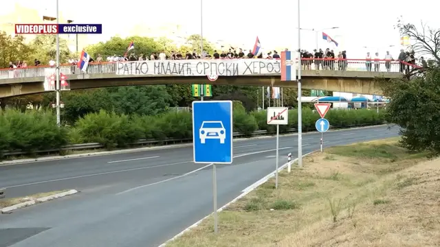 Kovčeg sa telom Ratka Mladića uz počasti građana dopremljen na VMA/ Foto: Screenshot, VIdeoplus