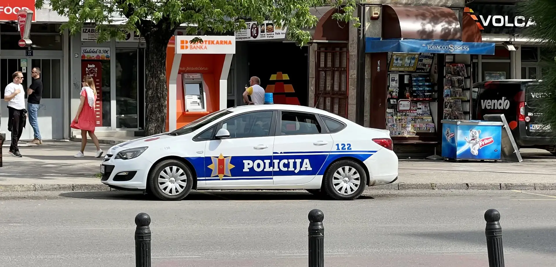 Ispisao uvredljiv grafit, ostavljao flaše alkohola koje je pio na putu do njene kuće: Uhapšen Kolašinac zbnog proganjanja bivše partnerke