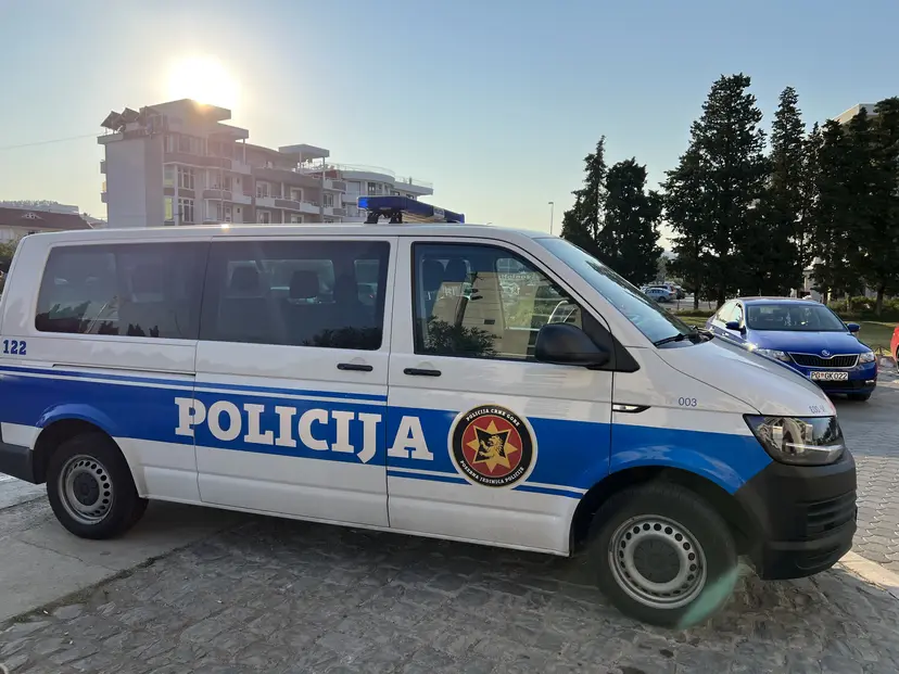 Ovo nema ni na filmu: Tinejdžer iz Nikšića pokušao na prevaru da polaži vozački ispit, dao drugom mladiću svoju ličnu kartu da polaže umesto njega