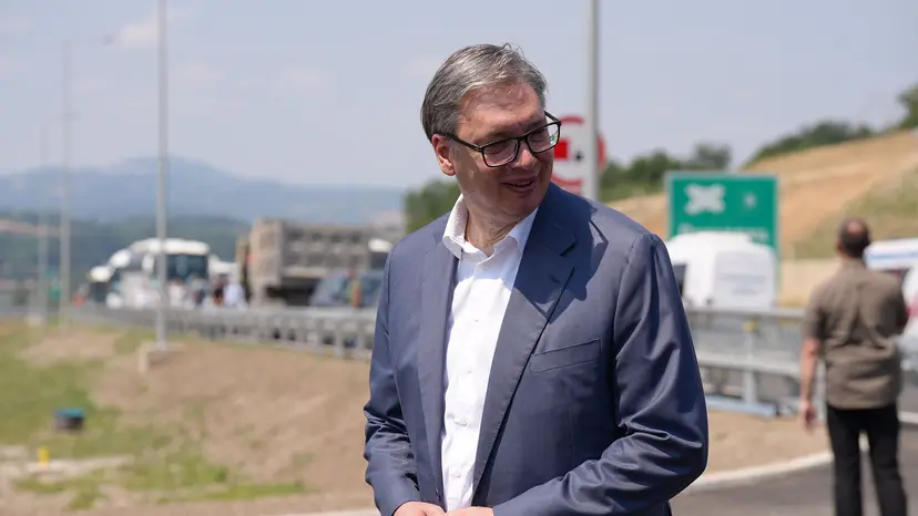 Veće plate i penzije, jeftiniji i novi lekovi: Vučić otkrio sve detalje paketa mera za građane Srbije