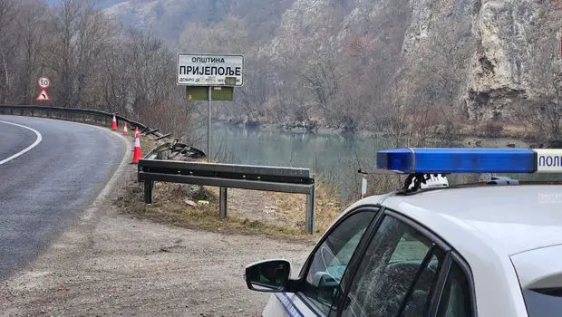 Drama u kanjonu Lima: Automobil sleteo u reku, jedna osoba uspela sama da ispliva i spasi se