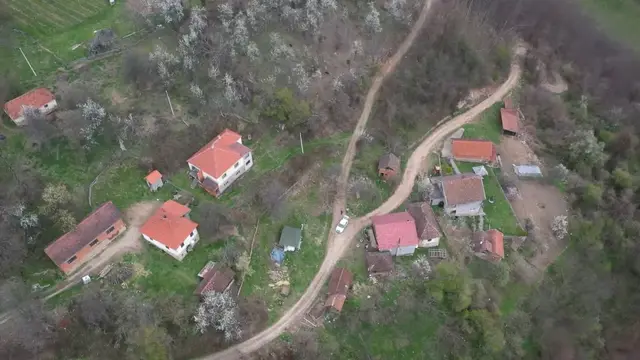 Mladi Vučić nije otišao iz rodnog sela, foto: RINA