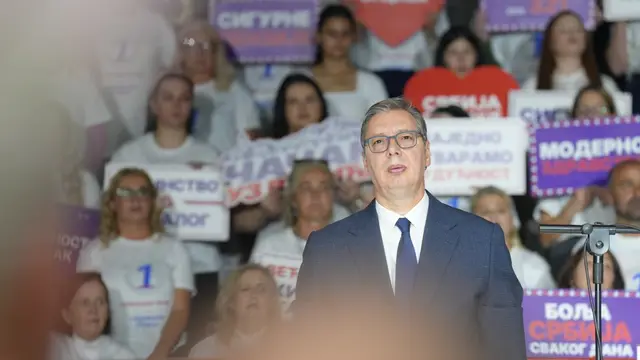 Vučića u Čačku dočekalo na hiljade ljudi / foto: RINA