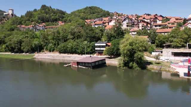 Mesto na reci Đetinji na kom su jutros pronađena dva tela / foto: RINA