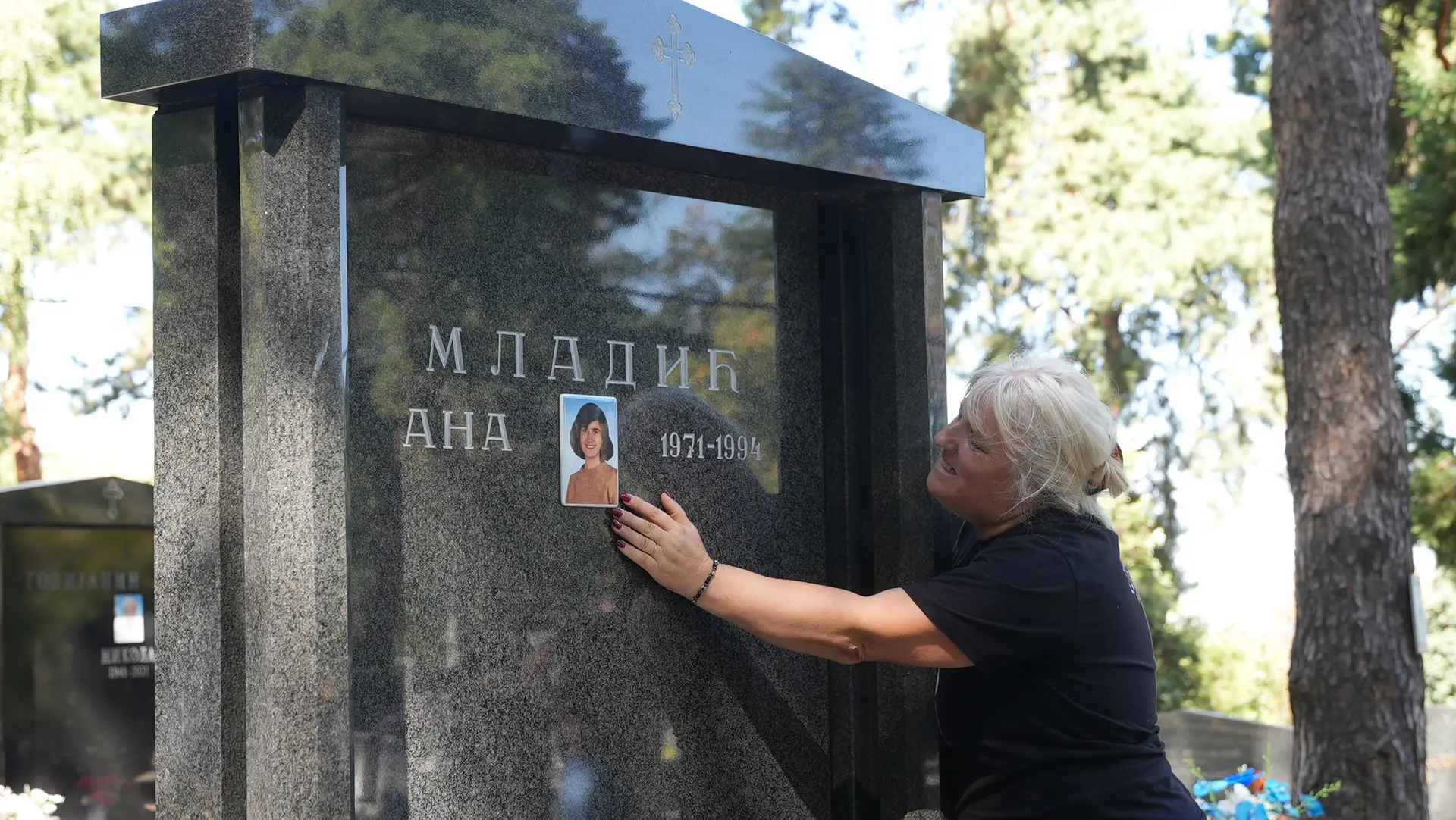 Ovo je poslednje mesto gde će biti položen general Mladić: Na Topčiderskom groblju sve spremno za ispraćaj srpskog heroja - na hiljade ljudi stiglo u Beograd (FOTO)