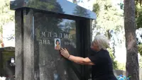 Ovo je poslednje mesto gde će biti položen general Mladić: Na Topčiderskom groblju sve spremno za ispraćaj srpskog heroja - na hiljade ljudi stiglo u Beograd (FOTO)