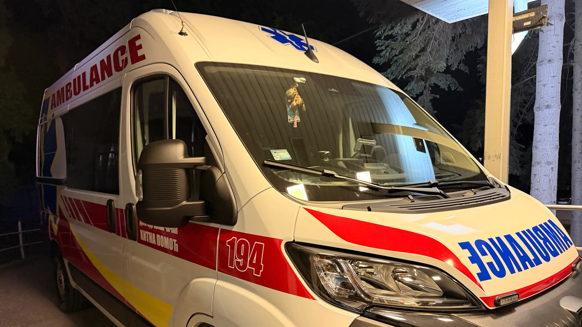 Kragujevčani čitave noći pili lekove za glavobolju i stomačne tegove, pa zvali Hitnu pomoć: Ambulante pune pacijenata, a lekari na izmaku snaga