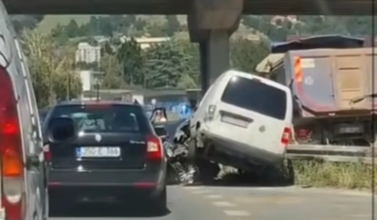 Teška saobraćajna nesreća na magistrali kod Užica: Više osoba povređeno, među njima i deca (FOTO)