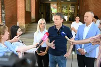 KROV PROKIŠNJAVAO, VLAGA GUŠILA ZDRAVSTVENU USTANOVU: Dom zdravlja u Knjaževcu četiri decenije čekao obnovu, Glišić poslao jasnu poruku (FOTO)