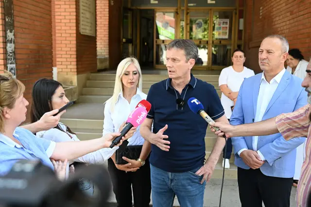 Rekonstrukcija Doma zdravlja u Knjaževcu, radove obišao ministar Darko Glišić/ Foto: RINA
