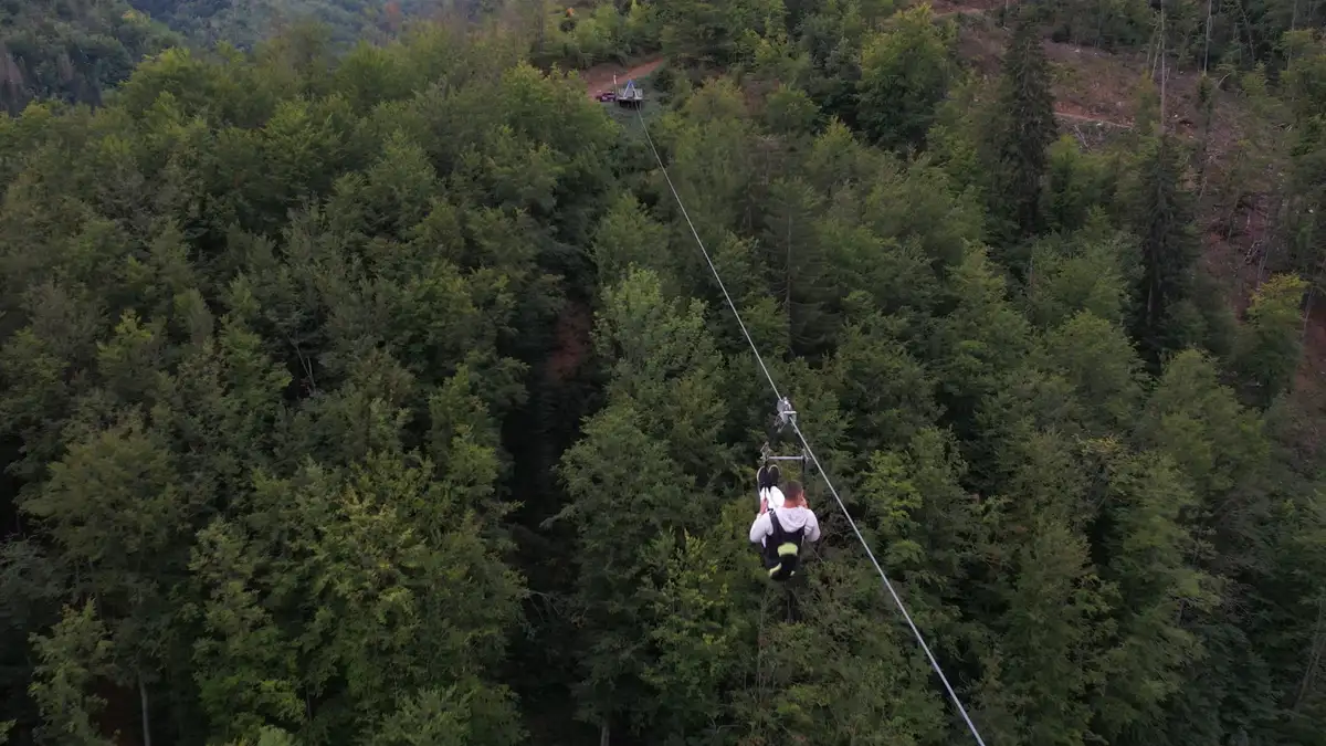 Neverovatna turistička atrakcija, a sve je počelo od jedne sajle: Zlatiborski zipline u selu Ljubiš najduži u regionu - upravo ovako izgleda spust (FOTO)(VIDEO)
