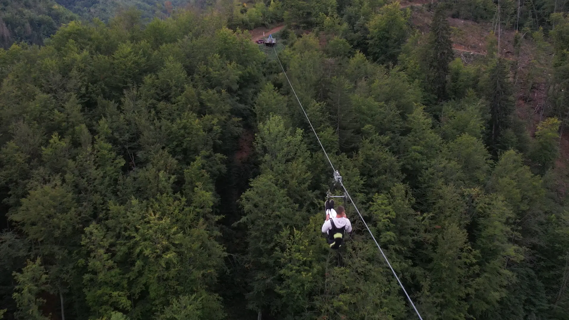 Ovo je neverovatna turistička atrakcija, a sve je počelo od jedne sajle: Zlatiborski zipline u selu Ljubiš najduži u regionu - upravo ovako izgleda spust (FOTO)(VIDEO)