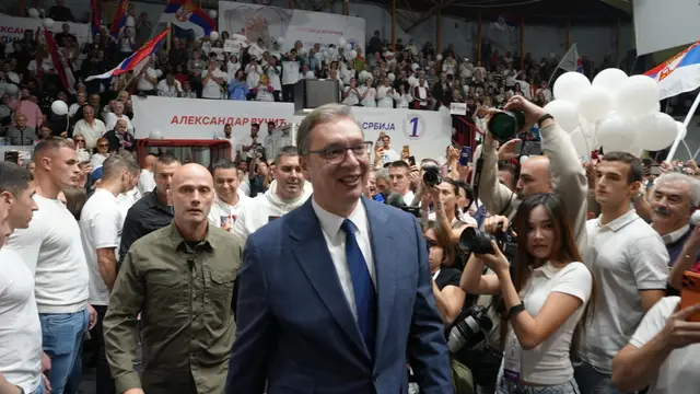 Vučića u Čačku dočekalo na hiljade ljudi / foto: RINA