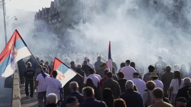 Hiljade ljudi čeka Aleksandra Vučića u Čačku / foto: RINA