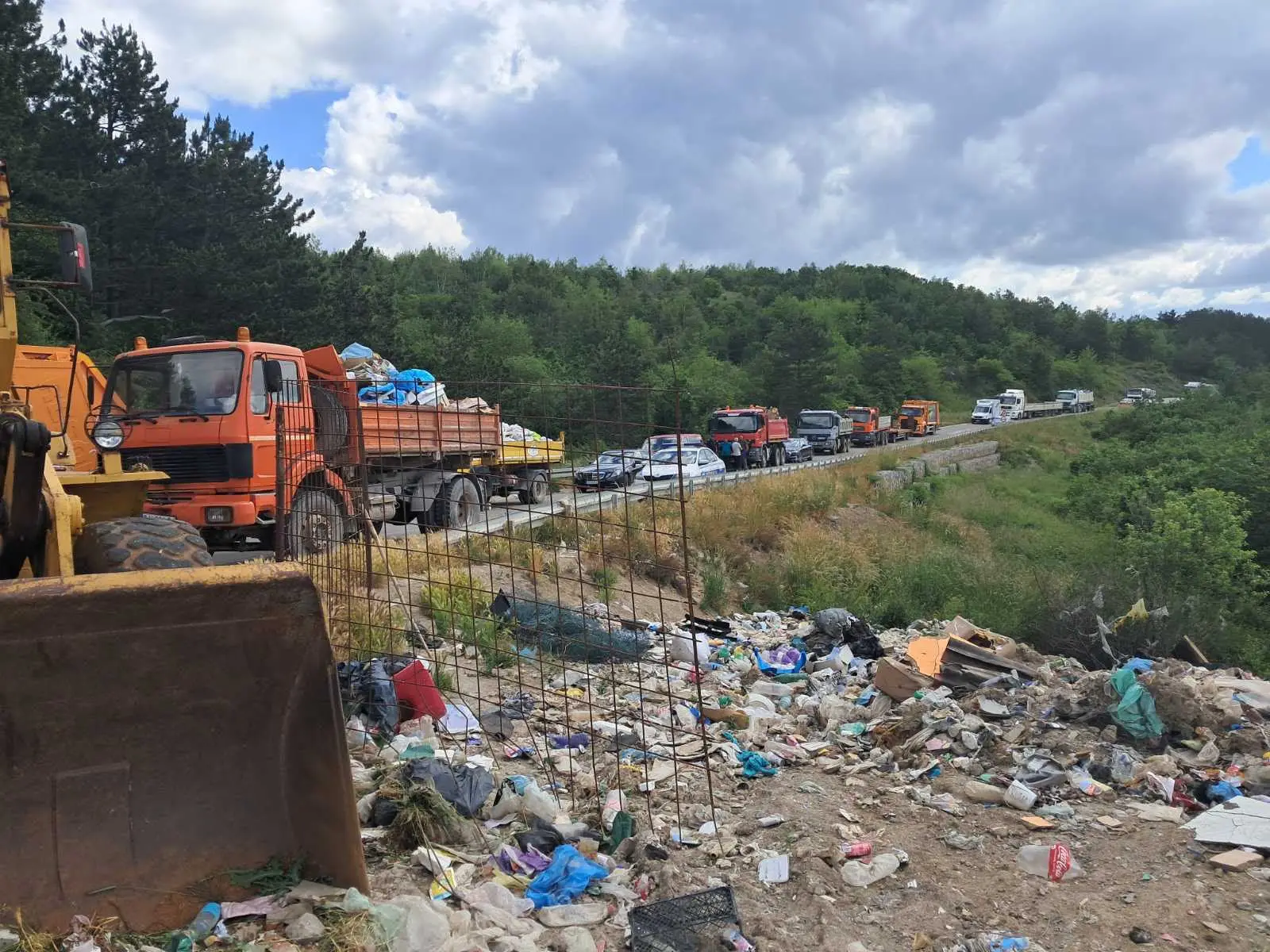 Stiglo privremeno rešenje za najveću ekološku krizu u Sjenici: Otpad ide u Drugliće, ali potrebno i sistemsko delovanje da se veliki problem trajno reši (FOTO)