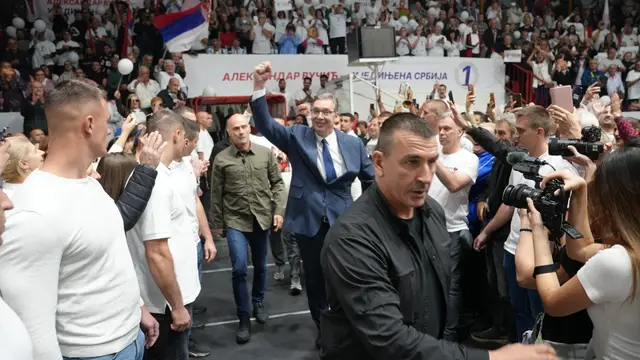 Vučića u Čačku dočekalo na hiljade ljudi / foto: RINA