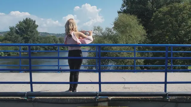 Tijana svira flautu i oduševljava mnoge / foto: RINA