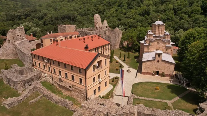Car Lazar podigao ovu svetinju na nagovor kneginje Milice i za spas svoje duše: U manastiru Ravanica položene njegove mošti, a uz iskrenu molitvu dešavaju se čuda (FOTO)