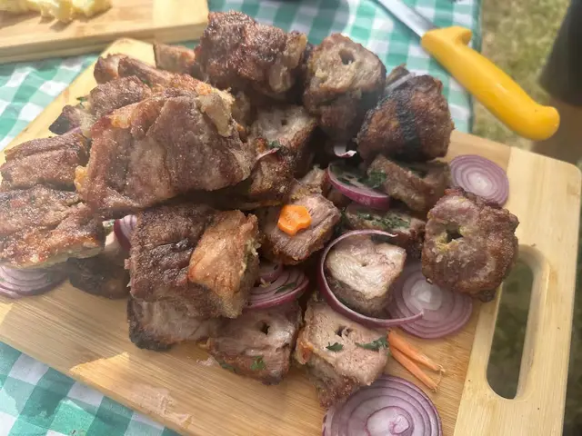 Jovo sprema hajdučki ćevap / foto: RINA