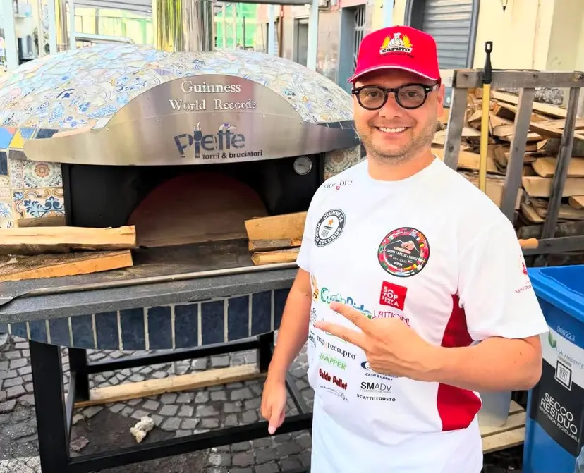 Beograđanin srušio Ginisov rekord i pokorio Italijane: Damir sa kolegama za 12 sati napravio čak 12.000 pizza - neprikosnoveni majstori svog zanata (FOTO)